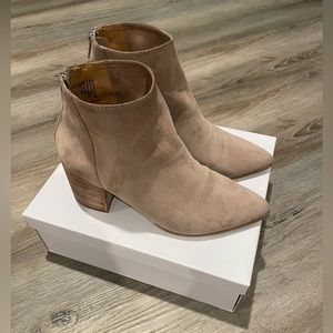 Steve Madden Jillian booties is taupe